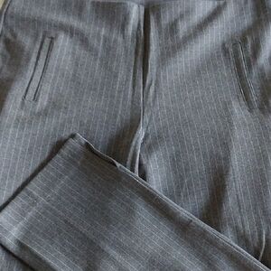 Chicos Gray Pinstripe Pull On Pants with Faux Front Pockets.  Size 1, US Medium